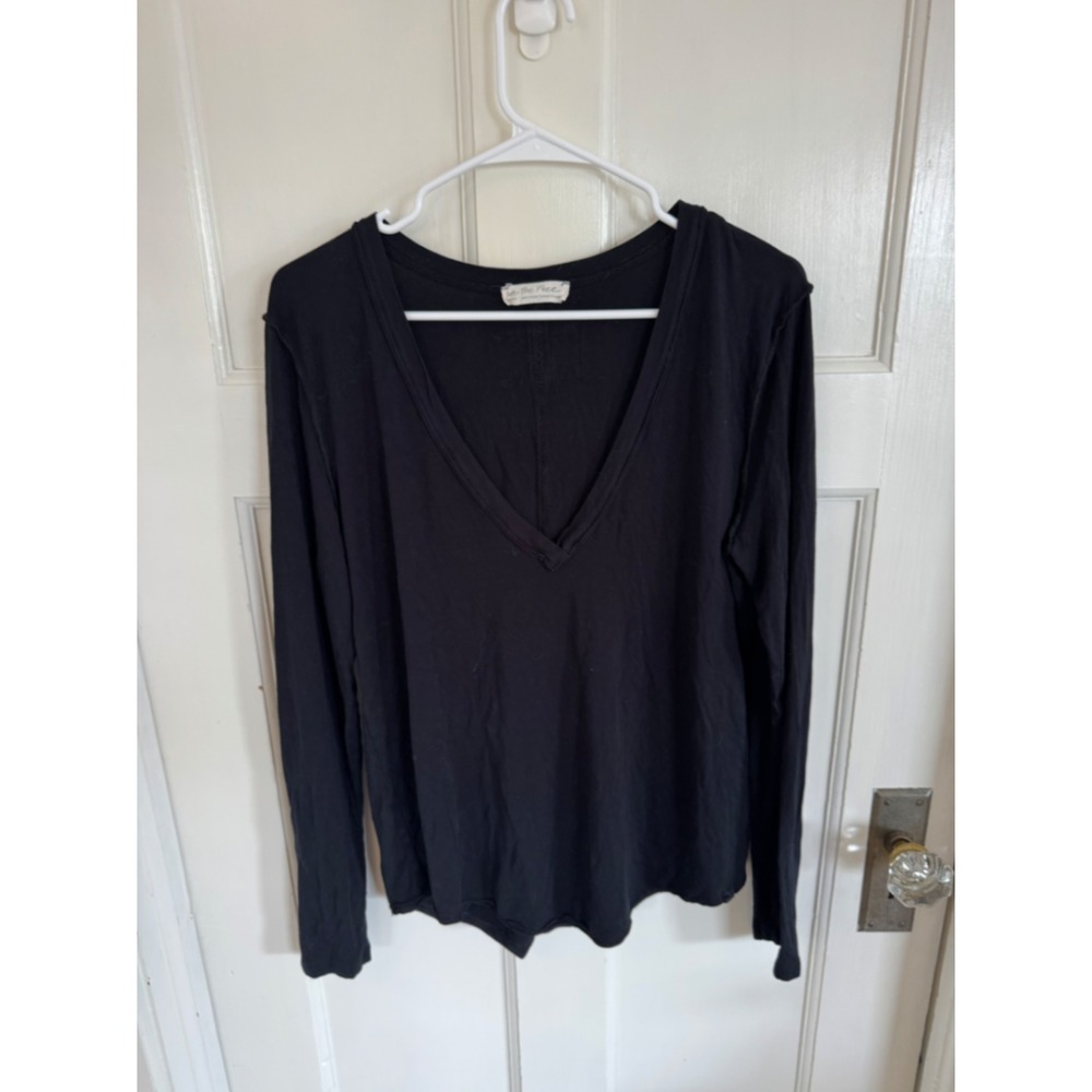 Free People We The Free black v-neck long sleeve tee size large